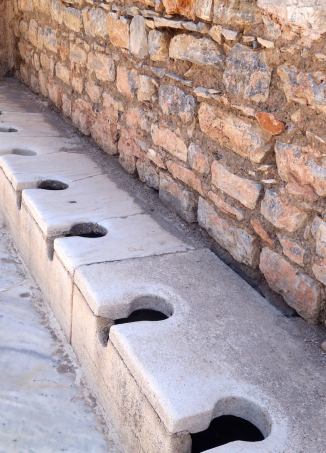 Les latrines, elles n'ont pas bougées... depuis 2000 ans...